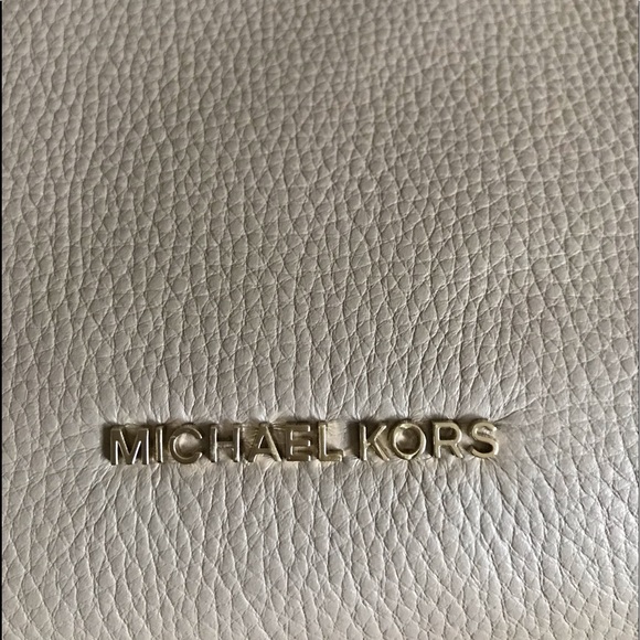 Michael Kors Raven Pebbled Leather - Picture 10 of 10